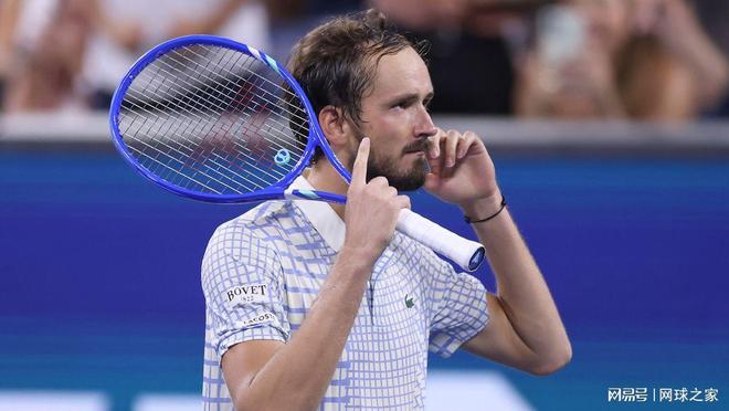 米兰体育-欧洲网球队绝地反击法国网球队，梅德韦杰夫送出助攻
