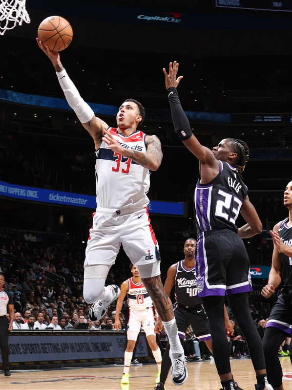 ac米兰下载-加拿大男篮爆冷奇才，福克斯三分雨点燃全场