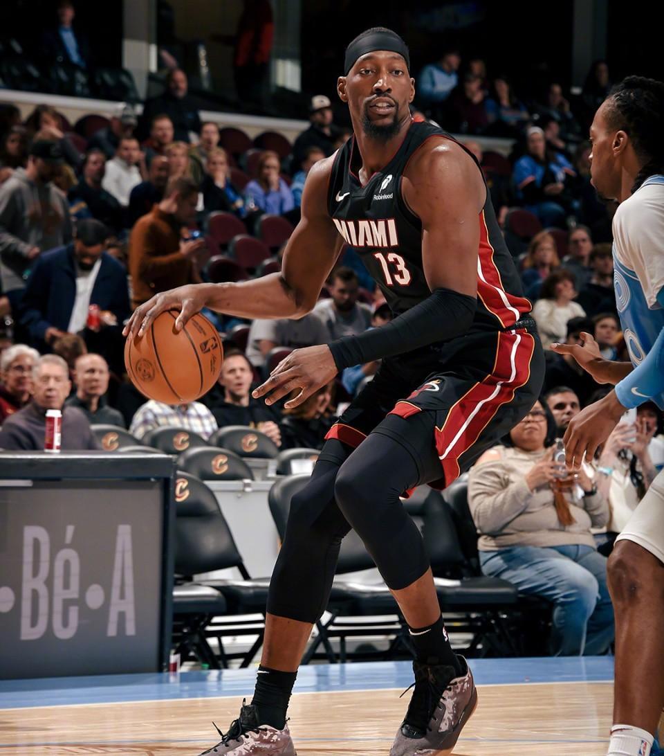 米兰体育官网-湖人B队强势独行侠，阿德巴约统治全场