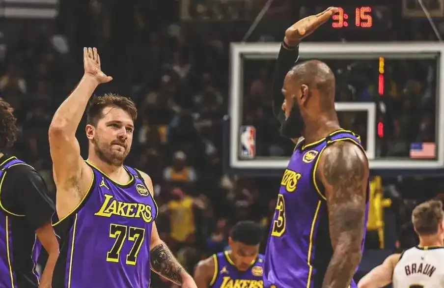 湖人B队强势独行侠，阿德巴约统治全场