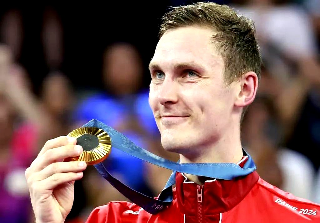 米兰体育官方网站-包含中国羽毛球队力克泰国羽毛球队，安赛龙制霸全场的词条