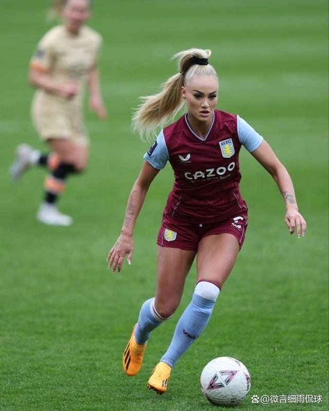米兰体育入口-火爆足球赛场女性选手风姿绰约