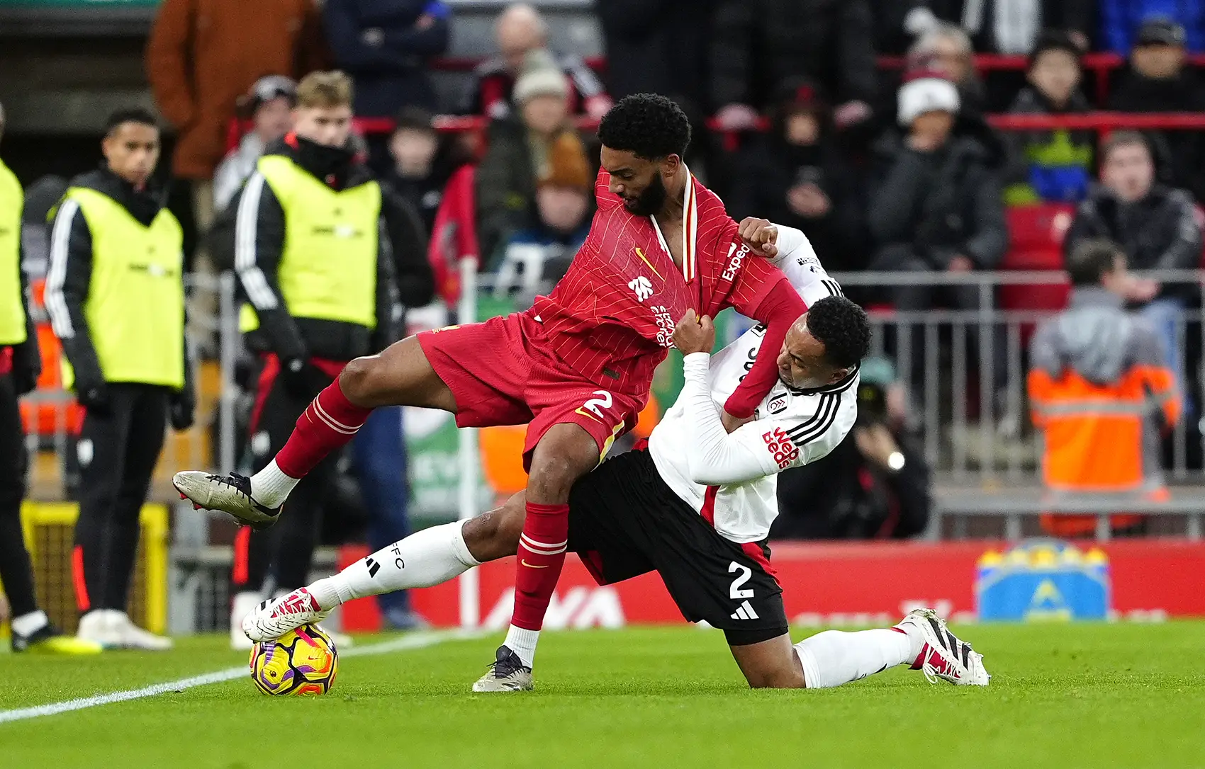 关于比利时中场射门命中，助球队获胜的信息