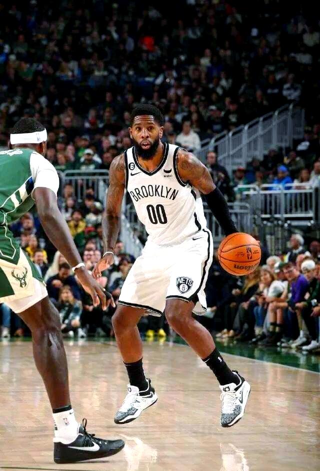 米兰体育app-关于篮网B队绝地反击雄鹿，詹姆斯绝境逆转的信息