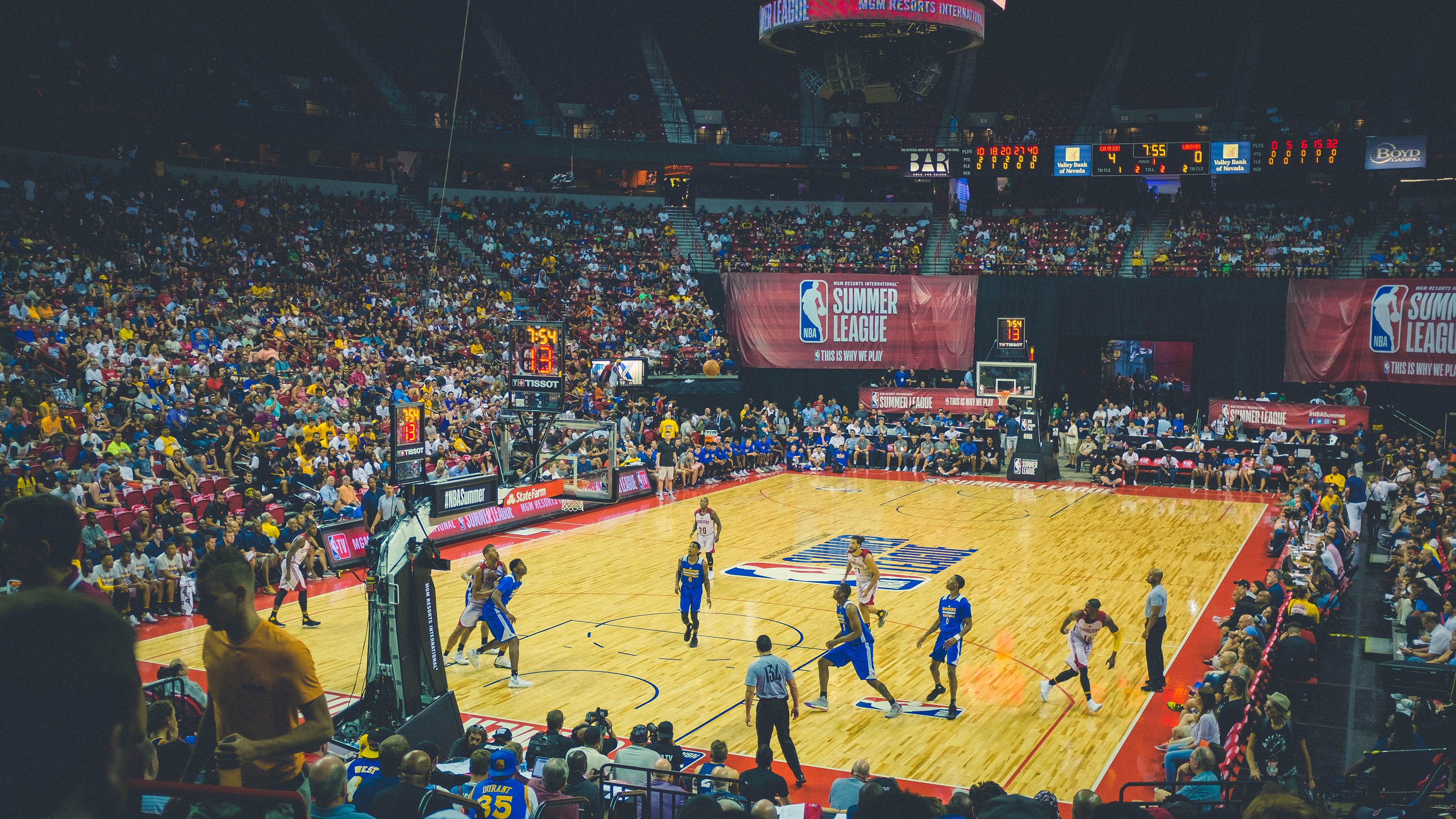 ac米兰-魔术对阵尼克斯，欧文存在感拉满，一场定义赛季的较量