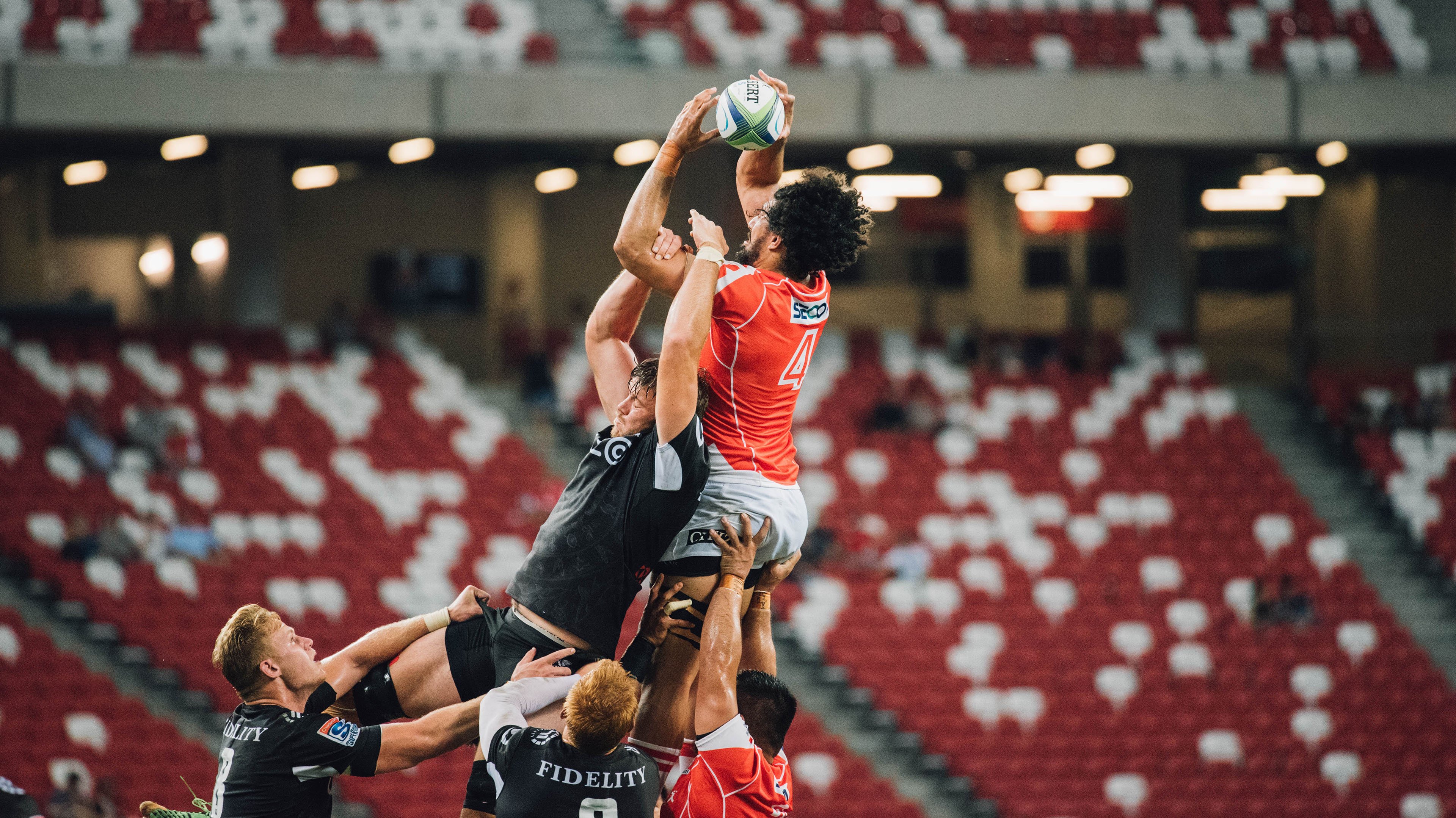 米兰体育下载-赛道传奇，阿斯顿马丁绝杀迈凯伦，汉密尔顿惊艳四座